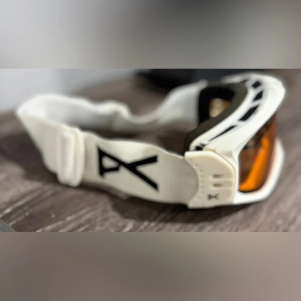 Anon White Ski/Snowboard Goggles with Amber Lens - Picture 2 of 5